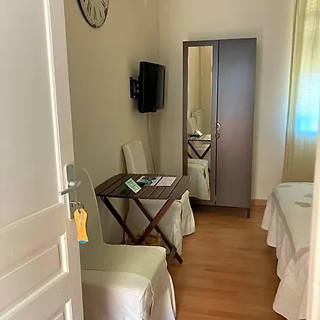 B&bilfortesulmare فندق مبيت وإفطار